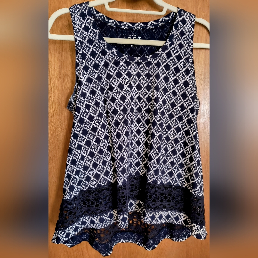 Women's sleeveless blouse, size Medium, Anne Taylor Loft, navy blue & white